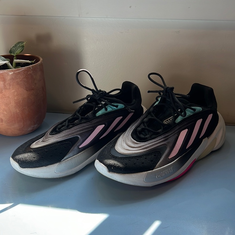 Adidas Ozelia Sneakers Women’s 7